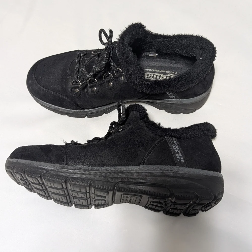 Like New Women's Skechers Slip-Ins's Black Faux Fur Lined Shoe/Sneaker - Picture 3 of 10